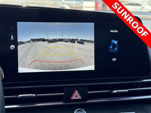 Used 2025 Hyundai Elantra Limited image 4