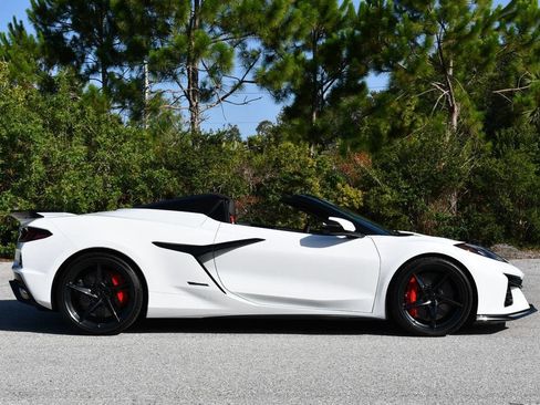 Used 2024 Chevrolet Corvette E-Ray Convertible w/ 3LZ AWD/4WD image 46