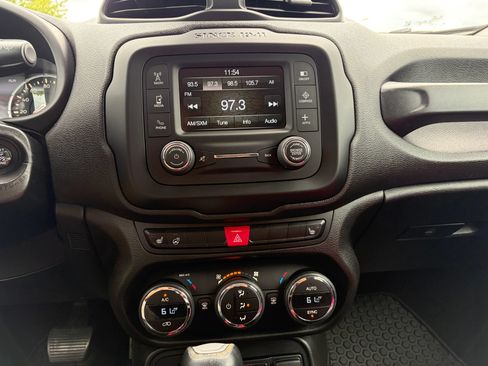 Used 2017 Jeep Renegade Trailhawk w/ Popular Equipment Group AWD/4WD image 11