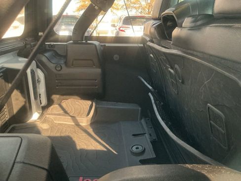 Used 2021 Jeep Wrangler Unlimited Sahara image 22