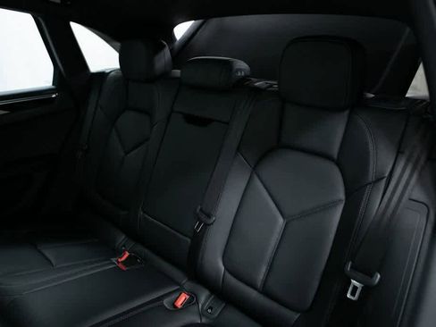 Certified 2025 Porsche Macan image 36