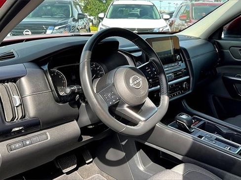 Used 2024 Nissan Pathfinder SV image 14