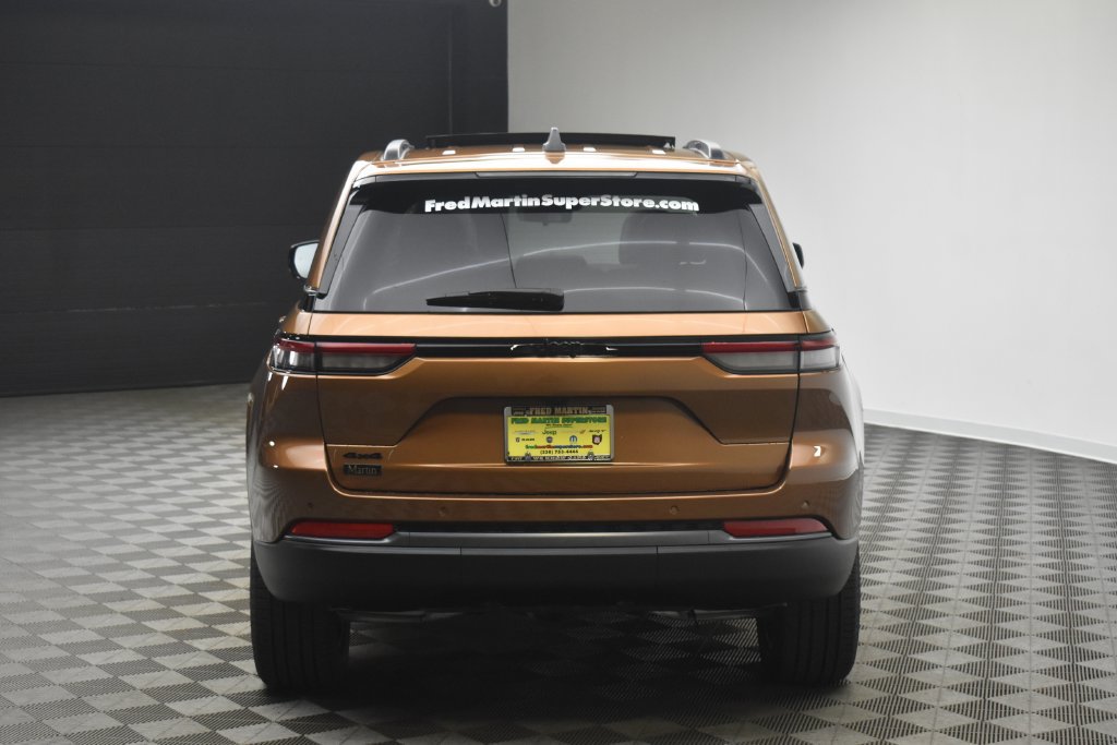 New 2027 Jeep Grand Cherokee Limited w/ Limited Altitude Package AWD/4WD image 11