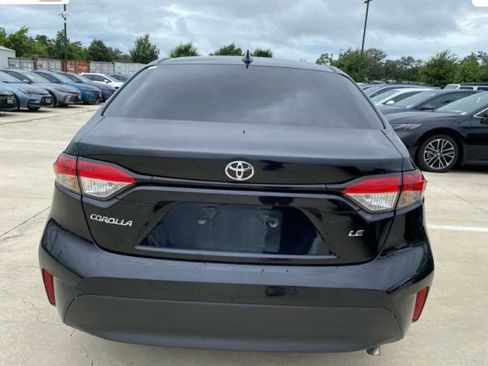 Used 2025 Toyota Corolla LE w/ LE Premium Package FWD image 6