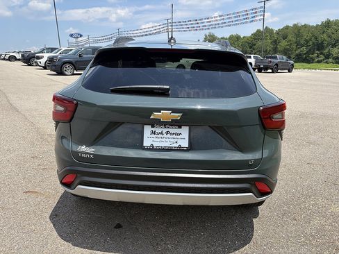 Used 2025 Chevrolet Trax LT FWD image 4
