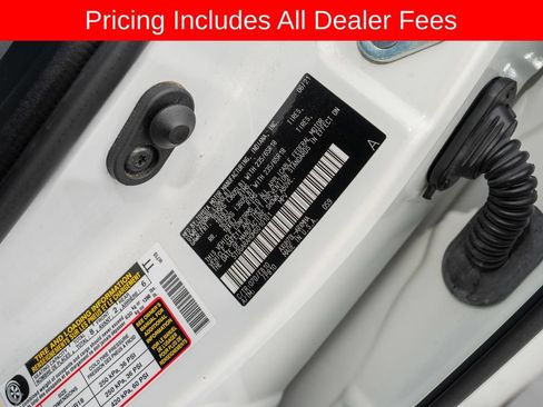 Used 2021 Toyota Highlander XLE FWD image 23