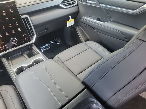 New 2026 GMC Acadia Elevation w/ Elevation Premium Package FWD image 13