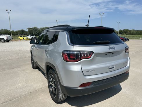 Used 2024 Jeep Compass Limited AWD/4WD image 7