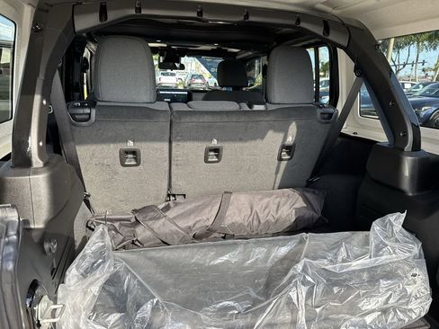 Used 2024 Jeep Wrangler Sahara image 58