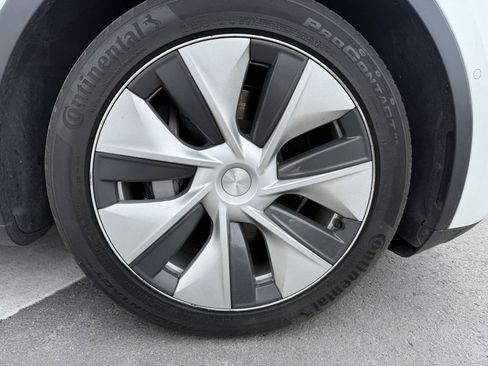 Used 2021 Tesla Model Y Long Range AWD/4WD image 10