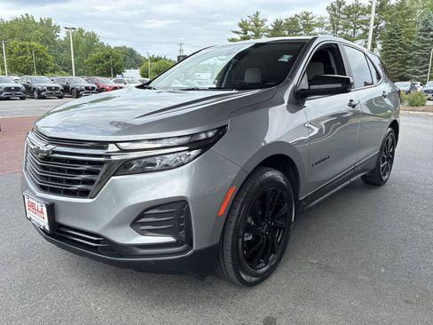 Used 2023 Chevrolet Equinox LS w/ LS Convenience Package AWD/4WD image 3