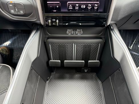 New 2026 RAM 3500 Laramie AWD/4WD image 27