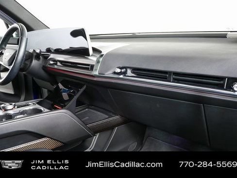 Used 2026 Cadillac Vistiq Sport image 24