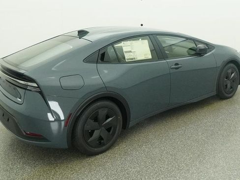 New 2026 Toyota Prius Plug-In Hybrid FWD image 18