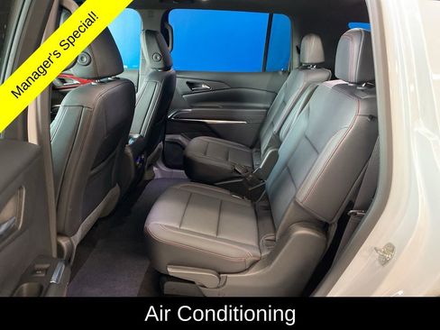 Used 2025 Chevrolet Traverse Z71 w/ Driver Confidence Package AWD/4WD image 11