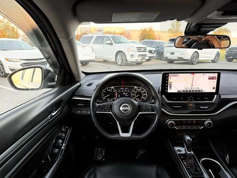 Used 2023 Nissan Altima 2.5 SR w/ SR Premium Package image 32