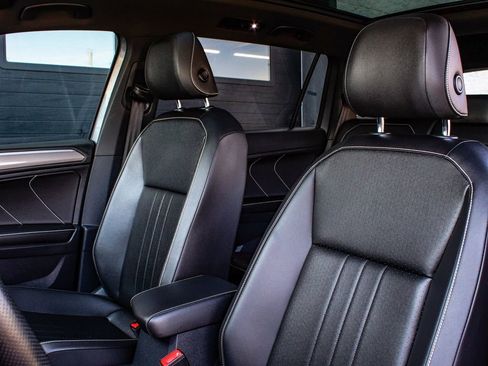 Used 2022 Volkswagen Tiguan SE R-Line image 32