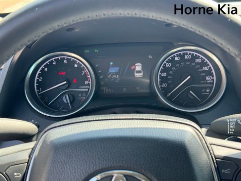 Used 2018 Toyota Camry XLE FWD image 17