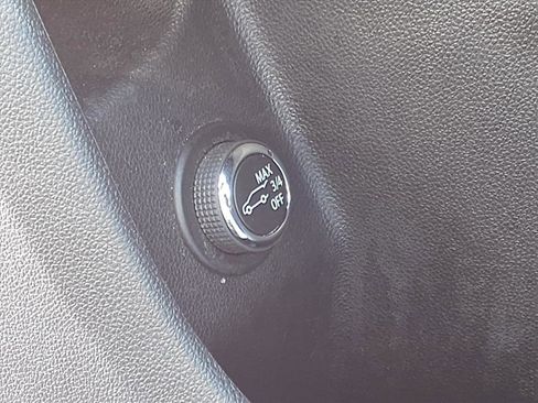 Used 2024 Cadillac XT4 Premium Luxury image 12