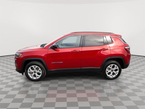 Used 2025 Jeep Compass Latitude image 6