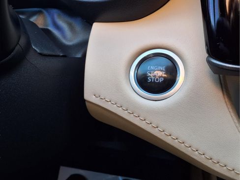 Used 2021 Toyota Highlander XLE image 6