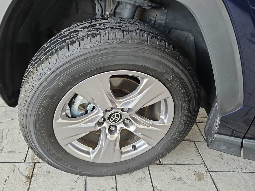 Used 2023 Toyota RAV4 XLE FWD image 32