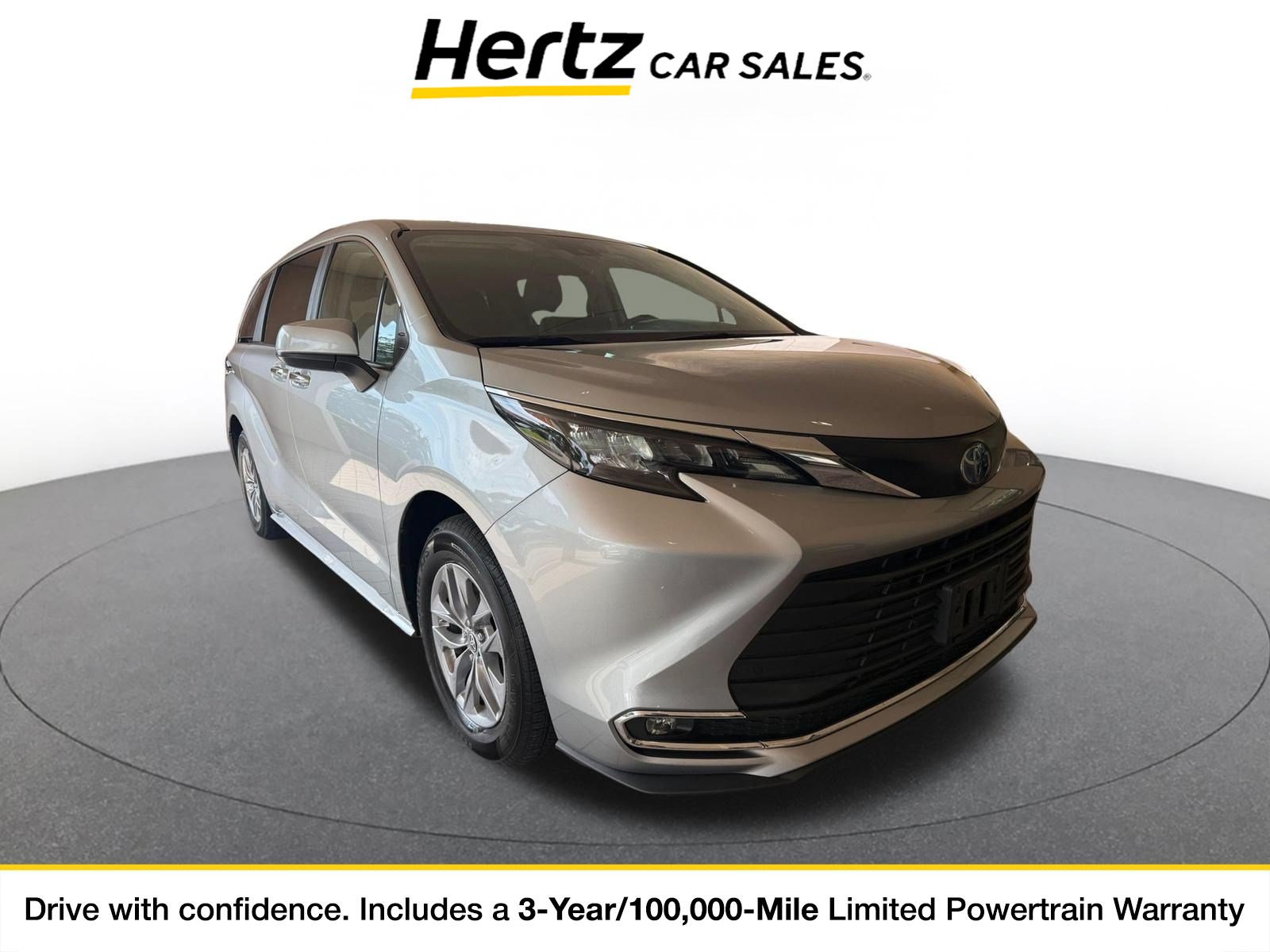 Used 2024 Toyota Sienna XLE FWD image 1
