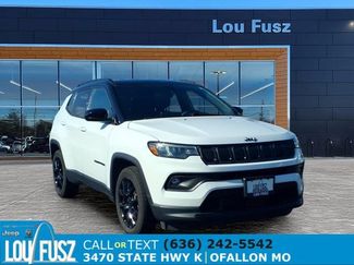 Used 2022 Jeep Compass Latitude FWD video 1