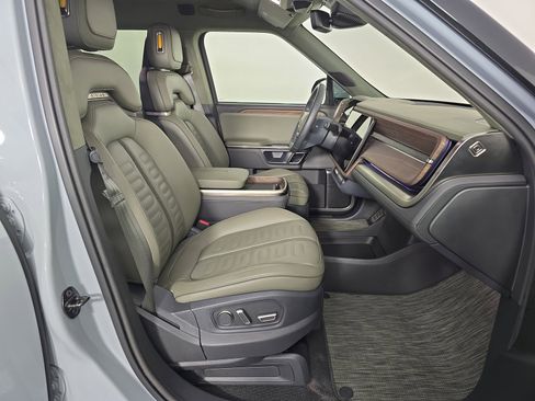 Used 2023 Rivian R1S Adventure image 24