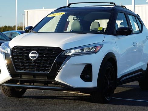 Used 2024 Nissan Kicks SR w/ SR Premium Package image 9