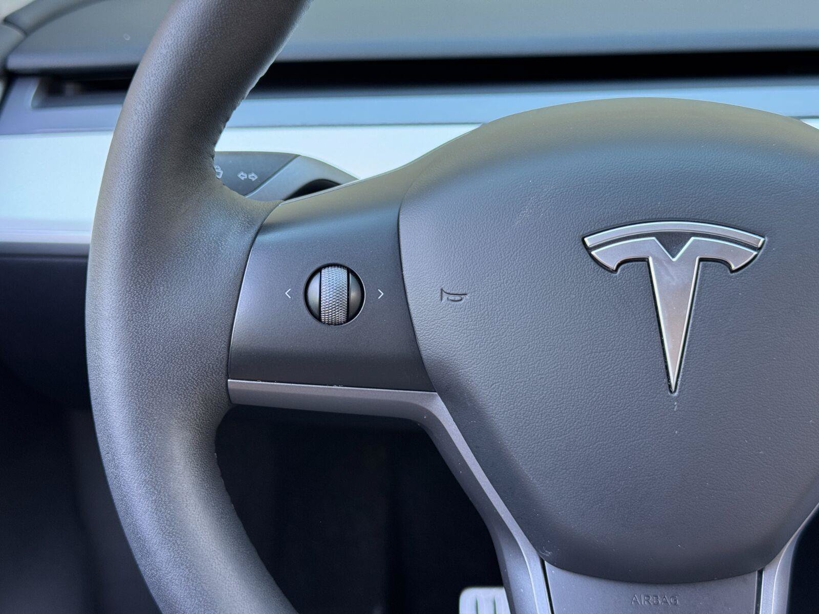 Used 2023 Tesla Model Y Performance AWD/4WD image 19