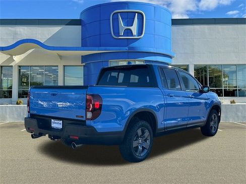 Used 2025 Honda Ridgeline TrailSport image 2