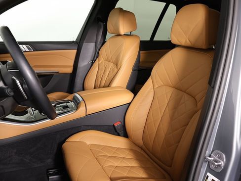 Used 2024 BMW X5 xDrive40i w/ Premium Package image 32