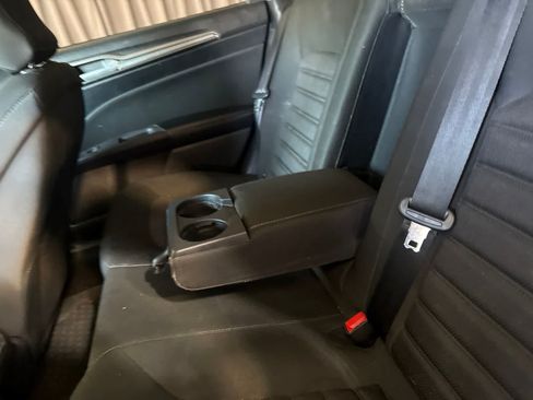 Used 2018 Ford Fusion SE FWD image 18