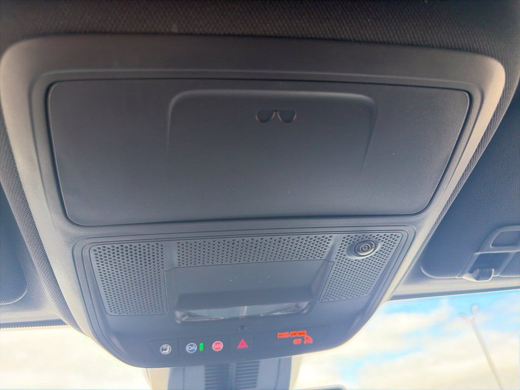 New 2027 GMC Terrain AT4 w/ Technology Package II AWD/4WD image 25