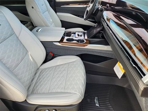 New 2026 Cadillac Escalade Platinum Sport w/ LPO, ONYX Package image 11