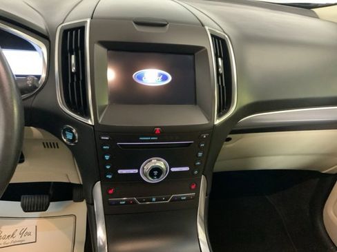 Used 2019 Ford Edge Titanium image 11