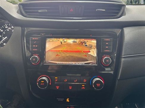 Used 2019 Nissan Rogue S AWD/4WD image 25