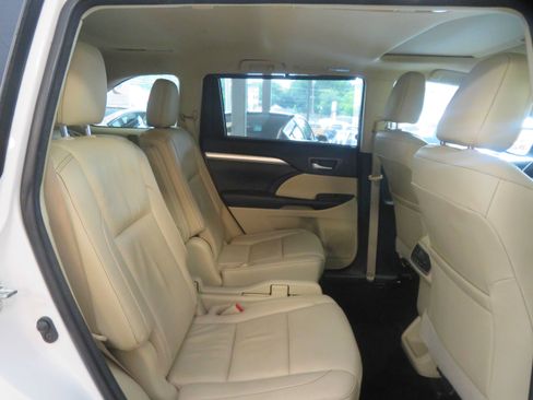 Used 2016 Toyota Highlander XLE FWD image 26