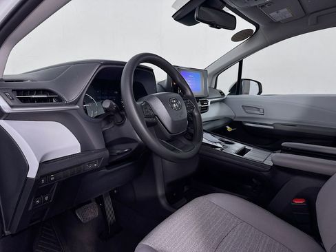 New 2026 Toyota Sienna LE image 11