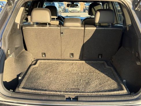 Used 2021 Volkswagen Tiguan SE R-Line image 8