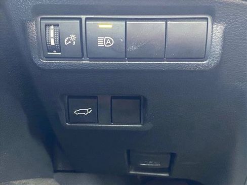 Used 2024 Toyota Corolla Cross XLE w/ Convenience Package FWD image 18