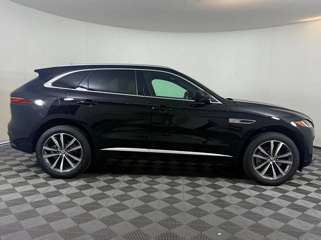 Certified 2026 Jaguar F-PACE R-Dynamic S AWD/4WD image 9