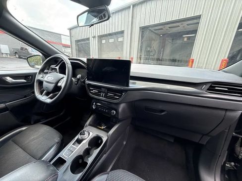 Used 2024 Ford Escape ST-Line w/ Tech Pack #1 AWD/4WD image 13