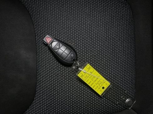 Used 2019 Jeep Cherokee Latitude w/ Cold Weather Group image 38