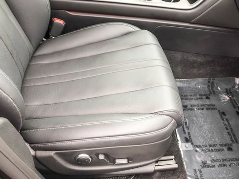 Used 2025 Genesis GV80 2.5T Select image 39