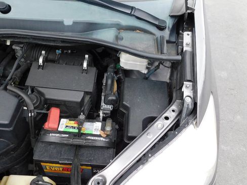 Used 2011 Toyota Sienna LE image 32