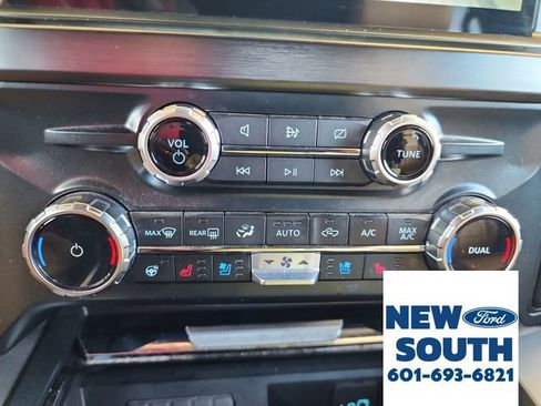 Used 2023 Ford F350 Lariat w/ Chrome Package image 27