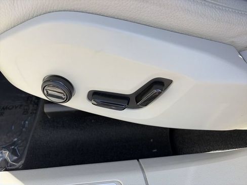 Used 2023 Volvo XC60 B5 Plus w/ Climate Package FWD image 21