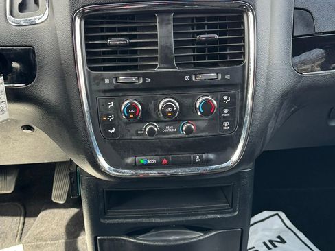 Used 2015 Dodge Grand Caravan SE image 21
